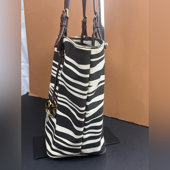 MICHAEL KORS black ivory, zebra stripes shoulder bag - Picture 7 of 13